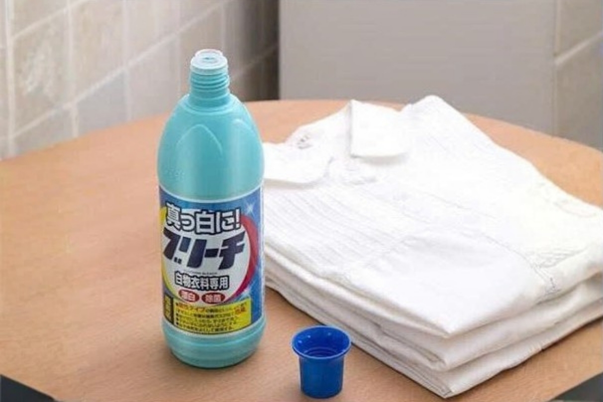 Nước tẩy quần áo Rocket sạch nhanh các vết bẩn nhập khẩu Nhật Bản 600ml